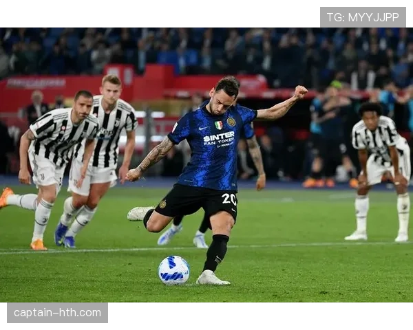 恰尔汗奥卢童年逆境激励成长，成就土耳其足球新星